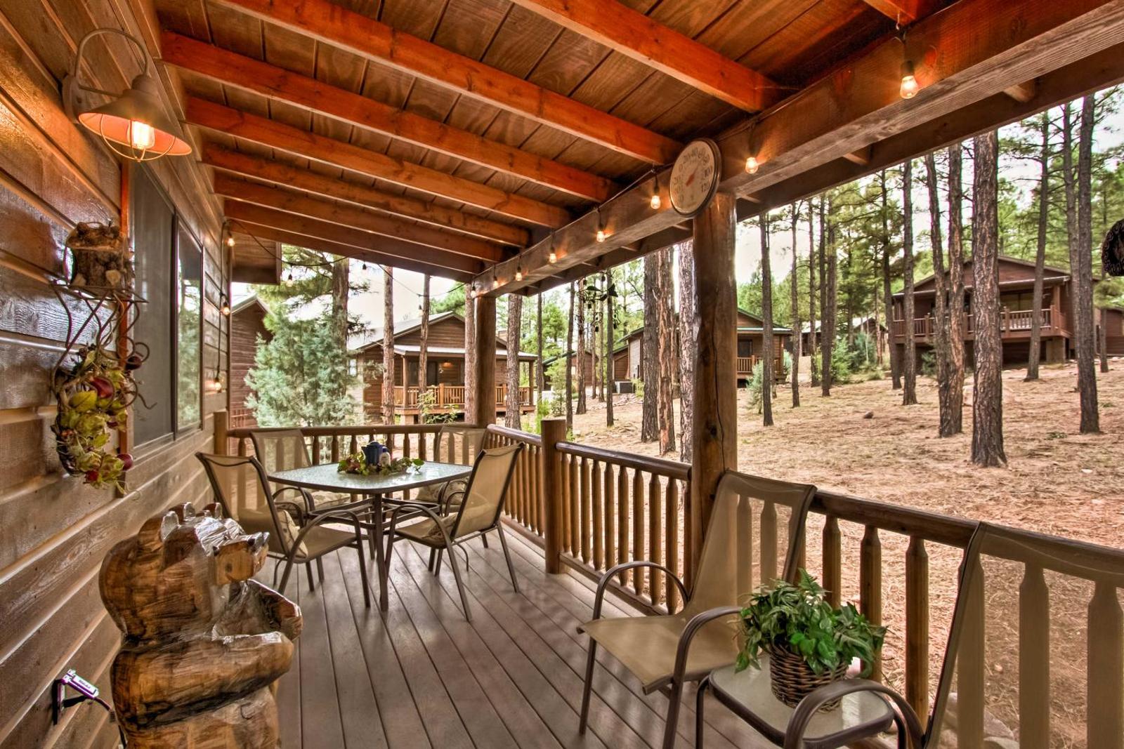 Honeybear Hollow Romantic Getaway Cabin in Forest! Main image 2